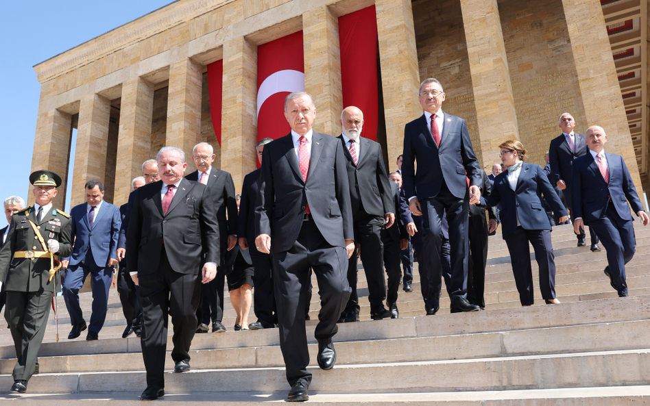 Recep Erdogan, prezydent Turcji, liczył na to, że inflacja zacznie hamować latem. To się nie sprawdz