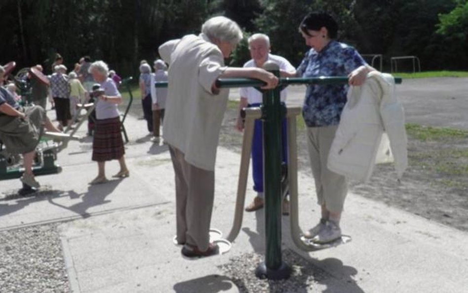 Seniorzy z Sopotu ćwiczą codziennie po 30 minut. Najstarsza osoba, która korzysta z plenerowej siłow