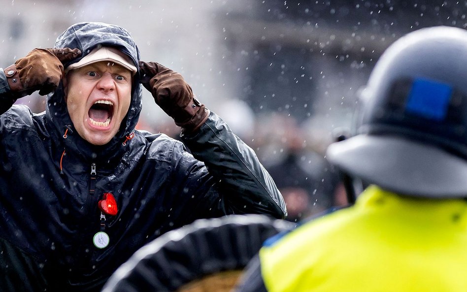 Amsterdam: Policja rozpędziła protest przeciwników lockdownu