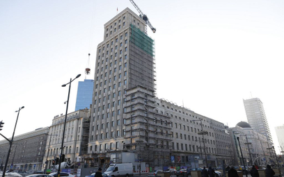 W budynku wyremontowanym w latach  1950 – 1953, hotel Warszawa działał do 2002 r.