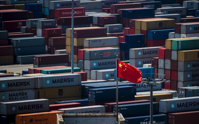 Trump grozi karnymi cłami na cały import z Chin