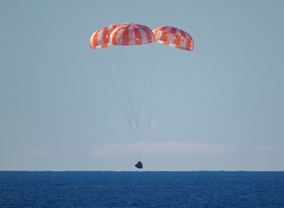 Kapsuła Orion tuż przed wodowaniem