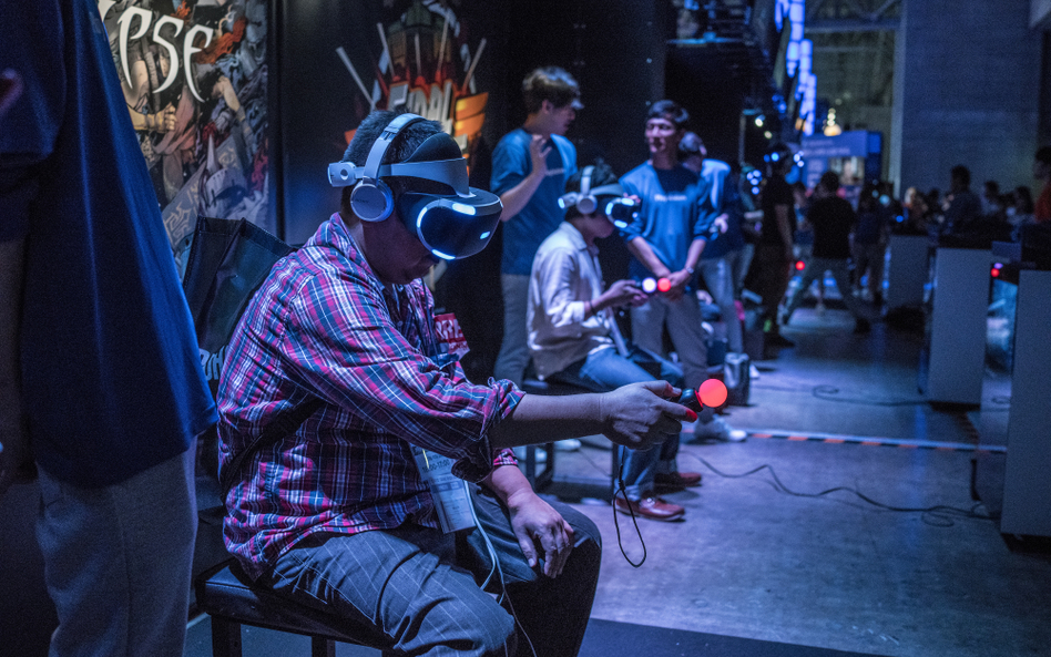 Gracze wykorzystują już wirtualną rzeczywistość. Na zdjęciu: Tokyo Game Show we wrzesniu tego roku