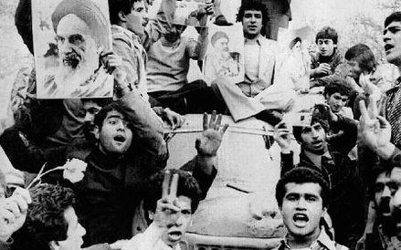 Wielu Irańczyków poparło rewolucję Chomeiniego, a potem słono zapłaciło za swoją łatwowierność