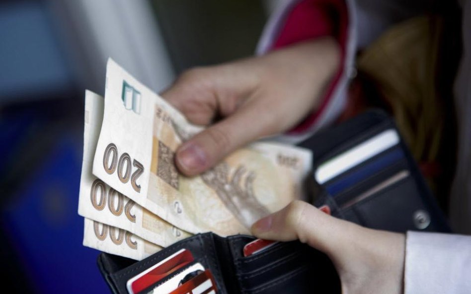 Czesi będą mogli wypłacić środki ze zlikwidowanego II filara na własne konta bankowe.