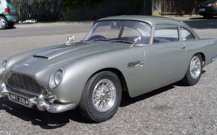 Aston Martin DB5 po raz pierwszy pojawił się w filmie „Goldfinger”, ale mieliśmy okazję zobaczyć go 