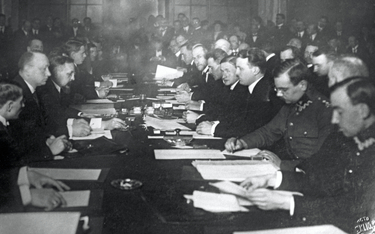Podpisanie traktatu pokojowego pomiędzy Rosją Radziecką a Rzeczpospolitą Polską. Ryga, 18 marca 1921