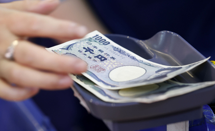 Od początku roku jen stracił ponad 12 proc. wobec dolara