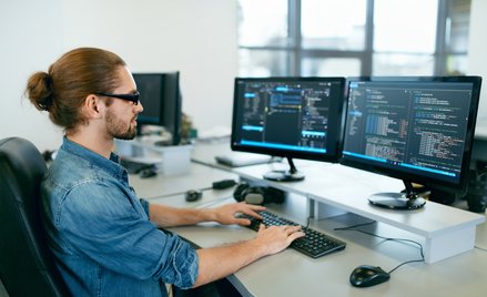 Specjalistom i menedżerom jest trudniej o atrakcyjne oferty pracy