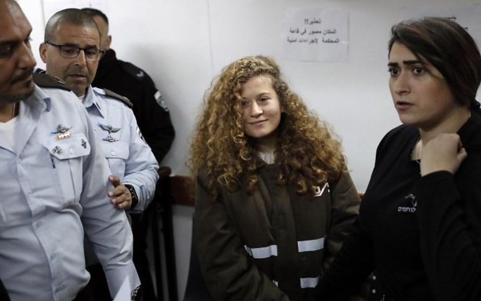 Ahed Tamimi, aresztowana palestyńska nastolatka, która stała się bohaterką wiersza izraelskiego poet