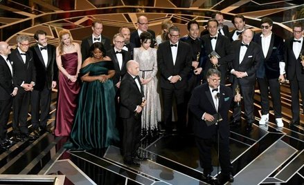 Guillermo del Toro i ekipa filmu „Kształt wody” na scenie jubileuszowej, 90. gali wręczenia Oscarów