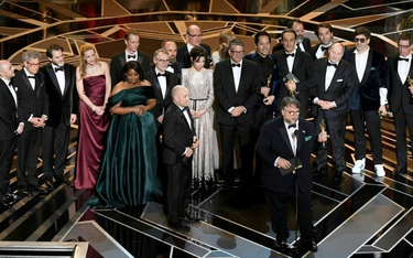 Guillermo del Toro i ekipa filmu „Kształt wody” na scenie jubileuszowej, 90. gali wręczenia Oscarów