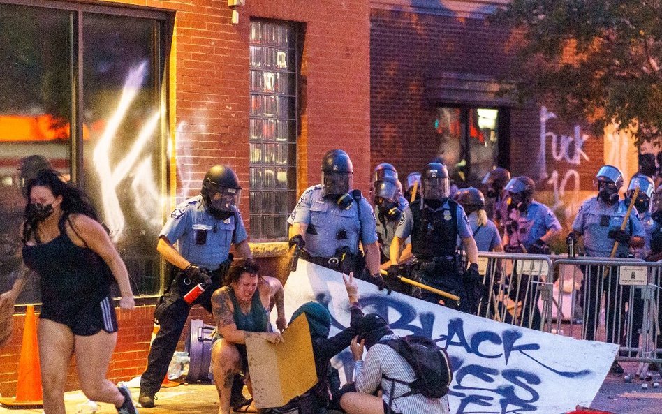 Policjant udusił czarnoskórego. Trzeci dzień protestów