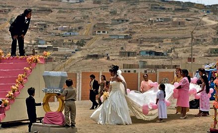 Film pełen jest obrazów współczesnej Limy, pełnymi barwnych szczegółów związanych z egzystencją jej 