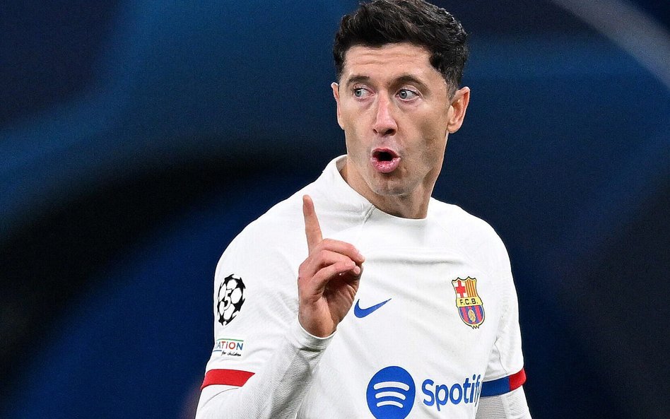 Robert Lewandowski jest napastnikiem klubu FC Barcelona w hiszpańskiej La Liga i kapitanem reprezent