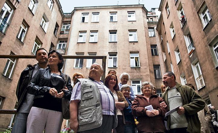Mieszkańcy z Ciepłej 3 zapowiadają walkę o pozostanie w swojej kamienicy