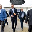 Andrzej Duda podczas wizyty w gospodarstwie w Dylewie