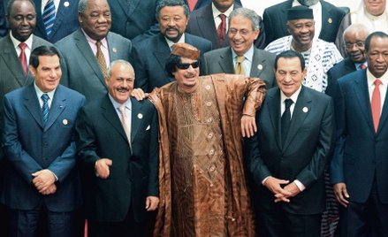 Arabska wiosna ludów zmiotła dyktatorów. Jeszcze dekadę temu sprawowali oni bezwzględną władzę m.in.