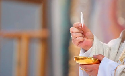 Sondaż: Co młodzi Polacy sądzą o Kościele?