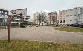 Dotychczasowe boisko LO im. Stefana Banacha swoimi standardami tkwi w epoce Gierka