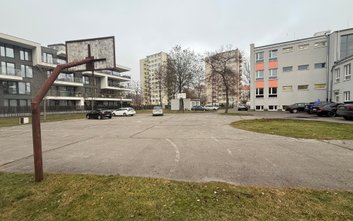 Dotychczasowe boisko LO im. Stefana Banacha swoimi standardami tkwi w epoce Gierka