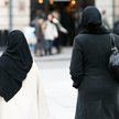 Anna Nowacka-Isaksson: Chusta kością niezgody