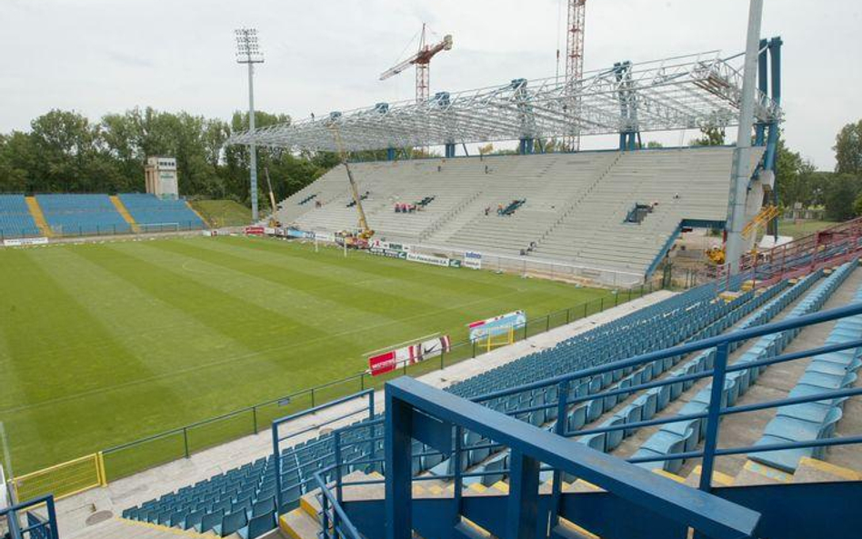 Budowa trybuny na stadionie Wisły w 2005 r.