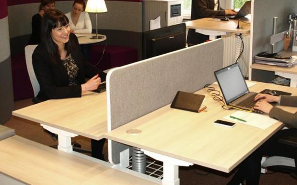 W Mikomax Smart Office szefowie siedzą razem z pracownikami. Gabinety przekształcono m.in w strefę r