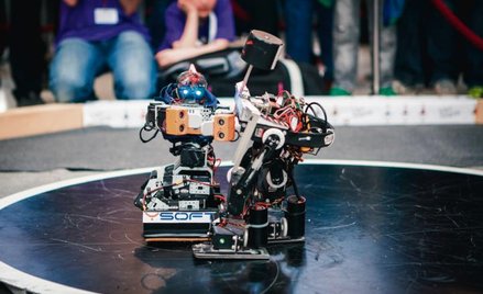 Zapasy sumo robotów humanoidalnych podczas zawodów Robot Challenge w Wiedniu