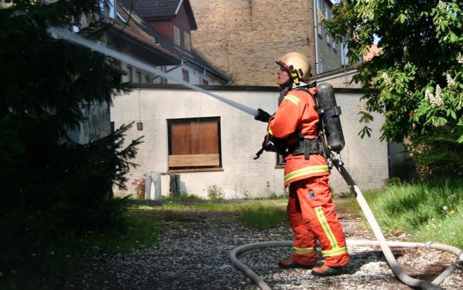 Kontrola przeciwpożarowa w firmie: strażak może przedsiębiorcę zaskoczyć nagłą kontrolą