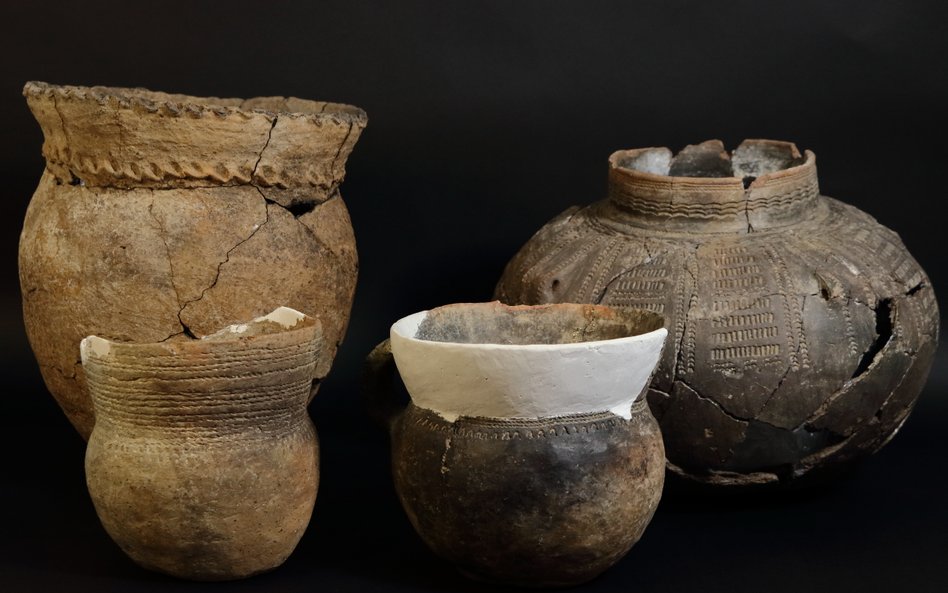 Naczynia kultury złockiej ze zbiorów MZS fot. S.Mroczka