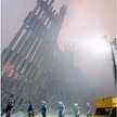 11 września 2001 r. strażacy u podnóża tego, co rano było World Trade Center