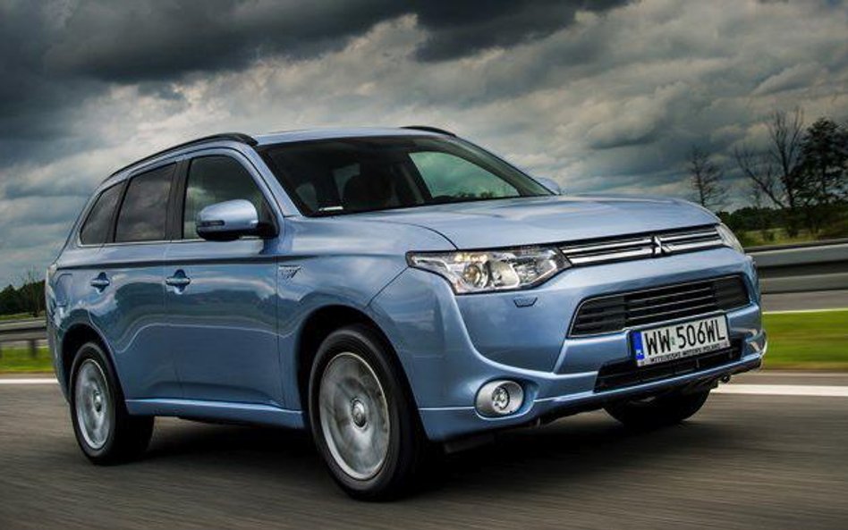 Mitsubishi Outlander PHEV ciągnie w górę sprzedaż marki
