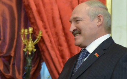 12 października – w wyborach prezydenckich na Białorusi reelekcję uzyskał Aleksander Łukaszenka.