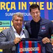 Robert Lewandowski z Joanem Laportą, prezydentem FC Barcelona