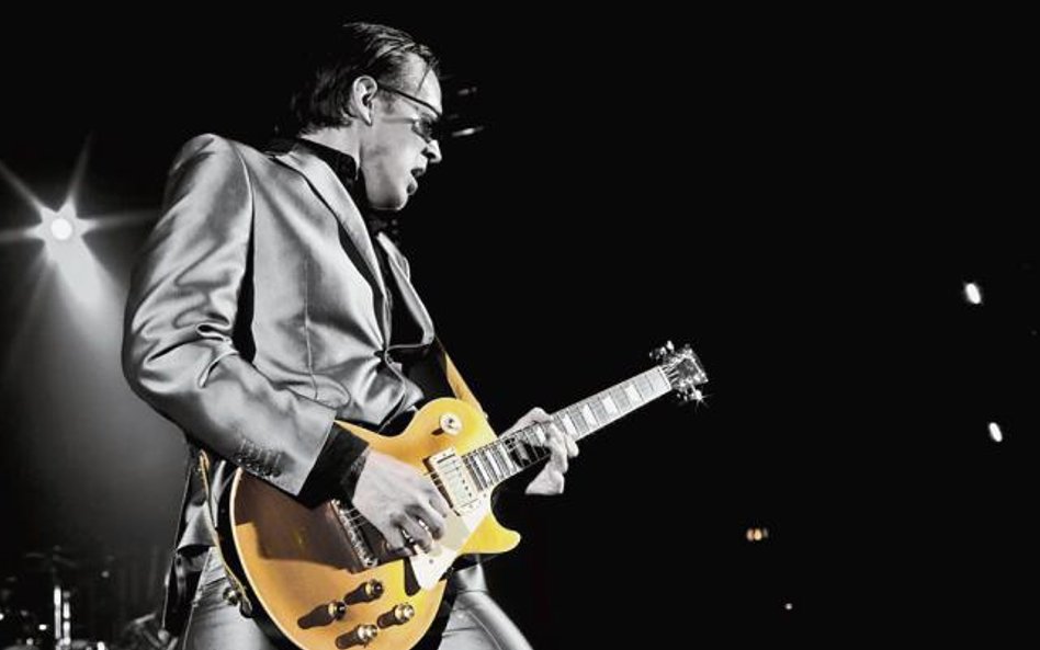 Joe Bonamassa (ur. w 1977 roku) zaczynał jako syn właściciela sklepu z gitarami. Dziś jest gwiazdą