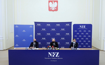 Wyniki kontroli przedstawił m.in. prezes NFZ Filip Nowak (w środku)