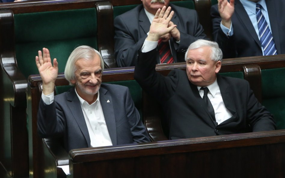 Sondaż: .Nowoczesna goni PiS