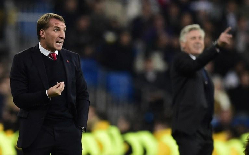 Brendan Rodgers i Carlo Ancelotti (w tle) podczas meczu w Madrycie