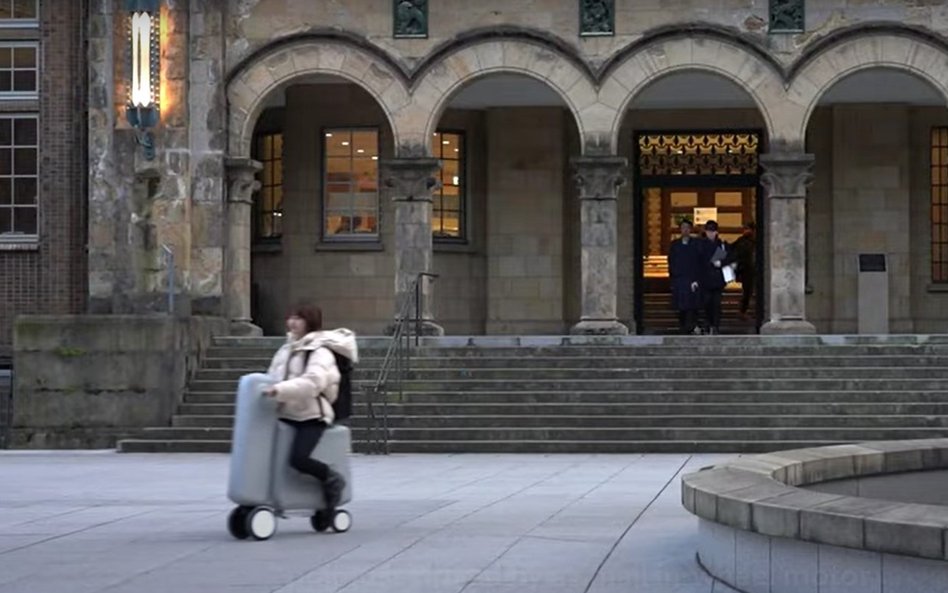 Japończycy wymyślili dmuchany skuter. Mieści się w plecaku