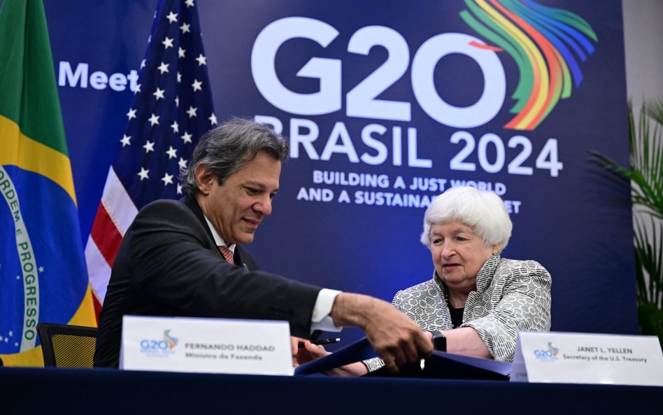 Brazylijski minister gospodarki  Fernando Haddad i amerykańska sekretarz skarbu Janet Yellen podczas