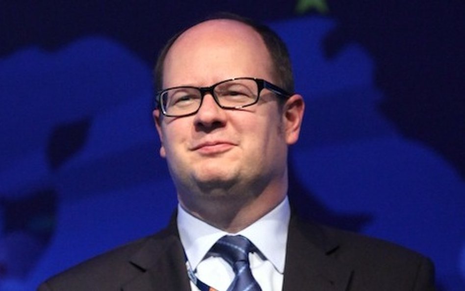 Adamowicz ratuje się korektami