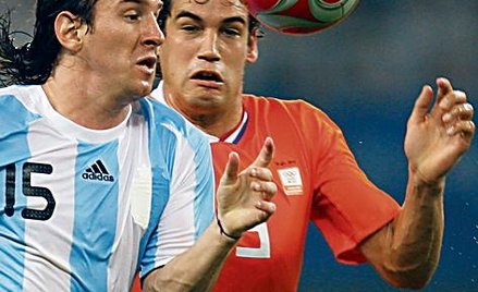 Ronaldinho i Messi walczą o finał