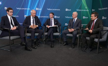 Uczestnicy debaty poświęconej możliwościom, jakie polskim przedsiębiorcom i gospodarce mogą przynieś