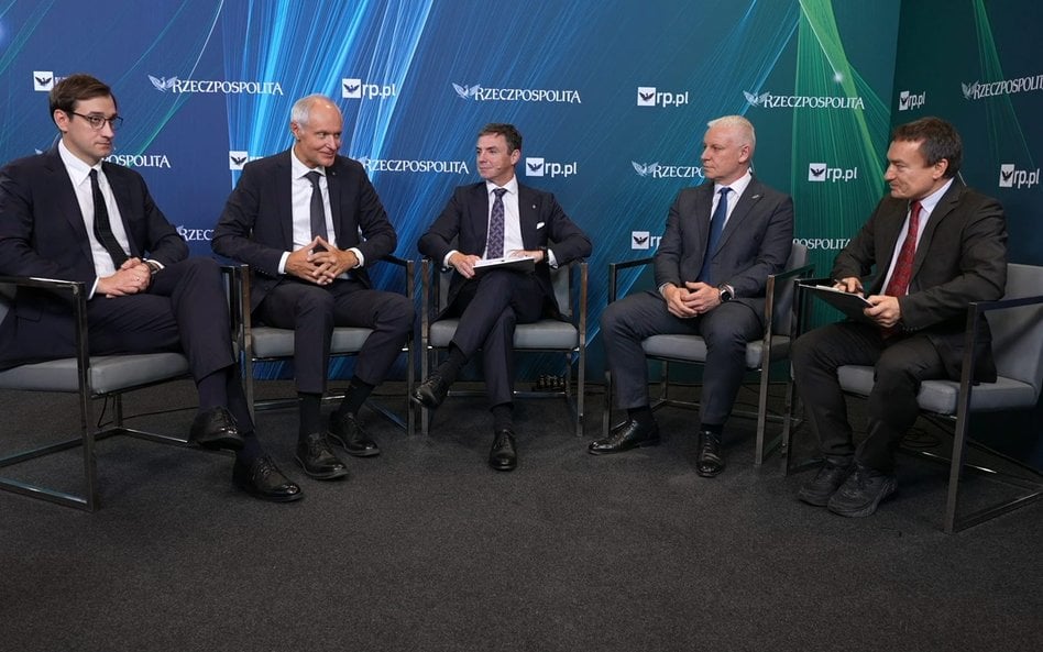 Uczestnicy debaty poświęconej możliwościom, jakie polskim przedsiębiorcom i gospodarce mogą przynieś