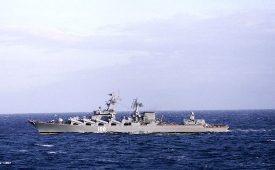 Znane zdjęcie Sławy, wykonane w pierwszej połowie lat 80. na Morzu Śródziemnym i kolportowane przez 