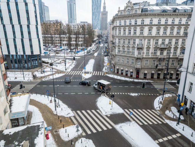 Po przebudowie krzyżówki Złotej z Żelazną jezdnia zostanie częściowo zwężona, a na skrzyżowaniu pows