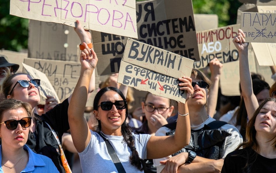Protest przeciwko odwołaniu ministra obrony Ukrainy