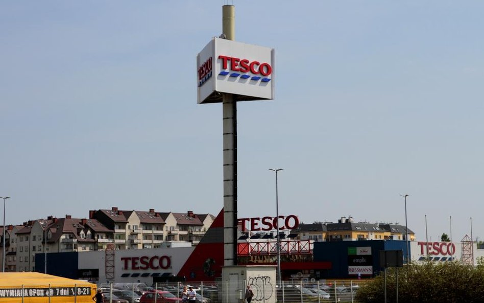 Tesco sprzedało polskie sklepy za 900 mln zł