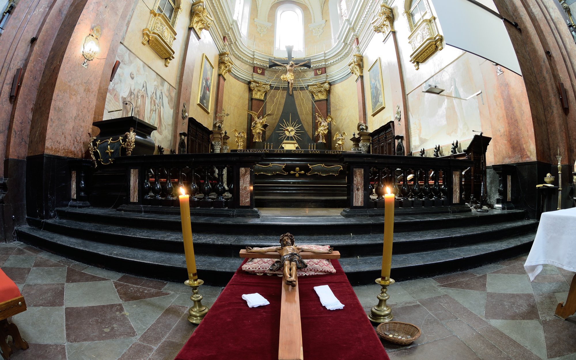 Czy Wielki Piątek 2026 będzie dniem wolnym od pracy? Przepisy są jasne